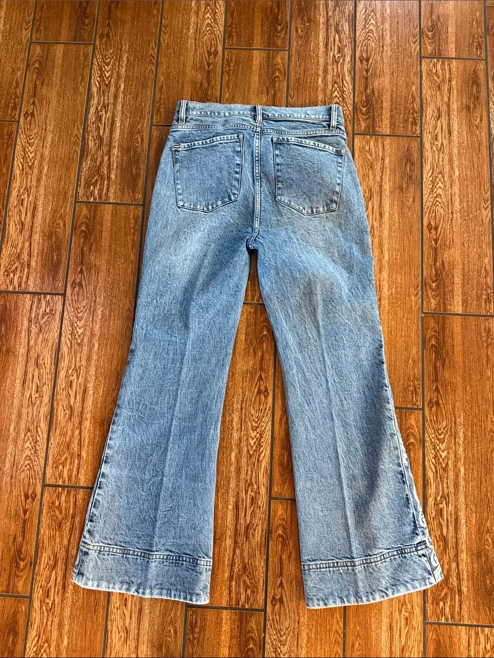 Alice + Olivia cropped Bootcut Embroidered Women’s Jeans - Picture 3 of 6